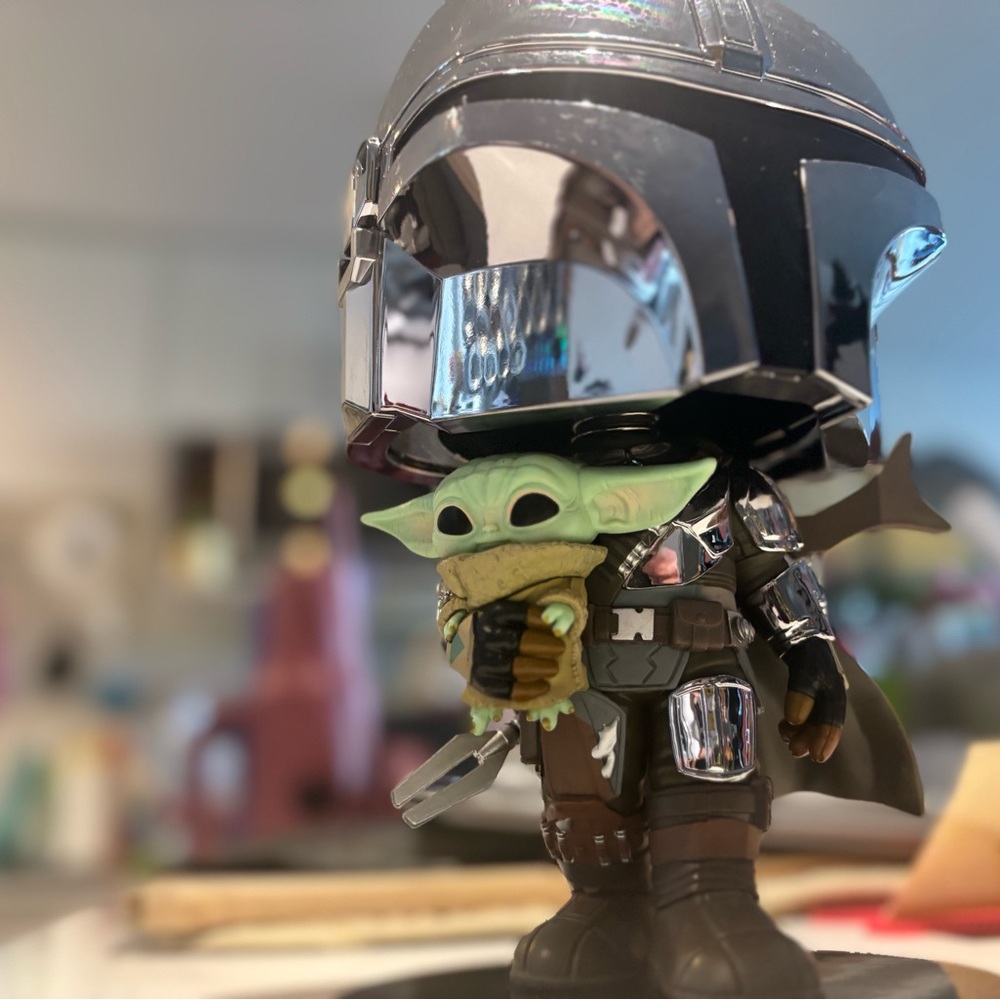 Star Wars Mandalorian Figure with Baby Yoda